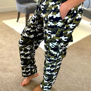 Michael Kors Camo Cargo Pants - Size -S